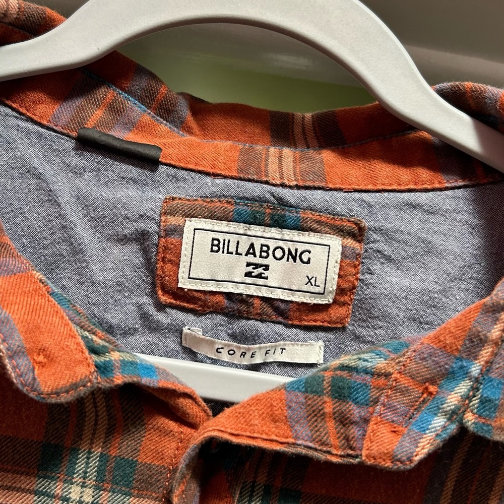 BILLABONG - Picture 2 of 3